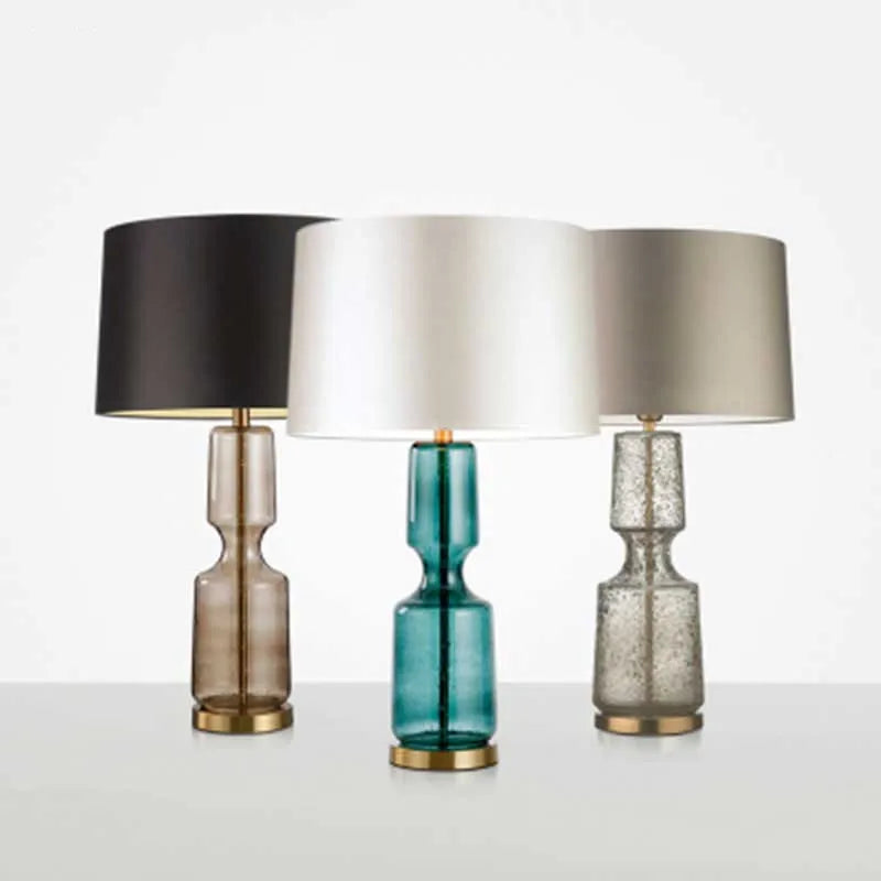 lampe table verre bleu turquoise moderne abat jour opaque pied doré élégante contemporaine led