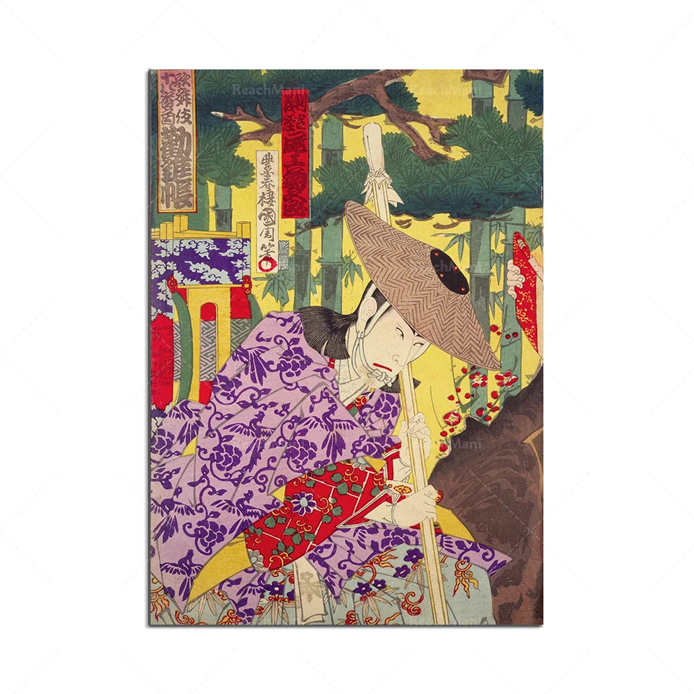 Une femme au kimono floral marche avec un éventail dans un jardin luxuriant.