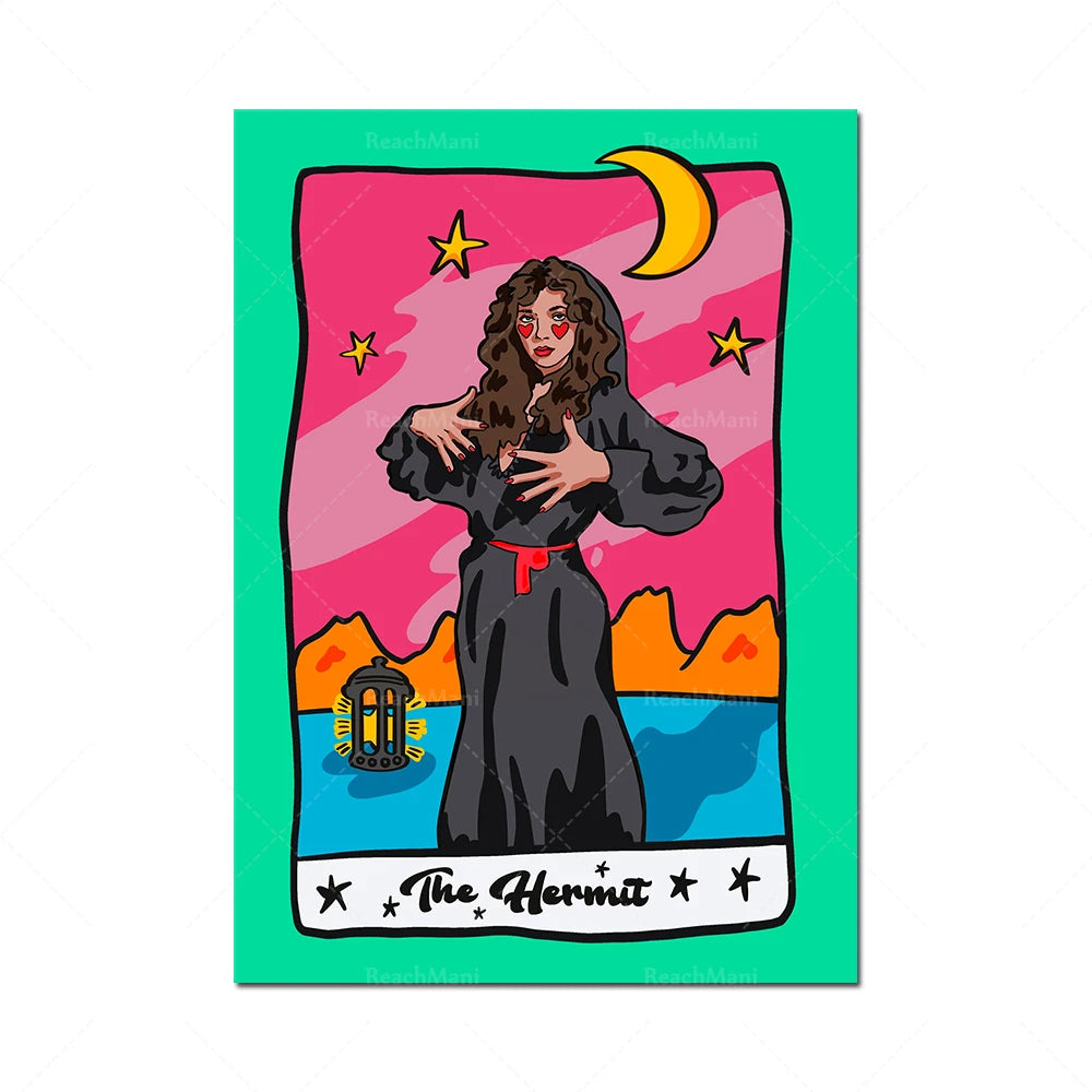 Une femme au regard expressif portant une longue robe noire se tient dans un paysage coloré sous un ciel nocturne illuminé par la lune et les étoiles.