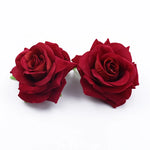 décoration intérieure roses artificielles velours violet rose rouge beige blanc