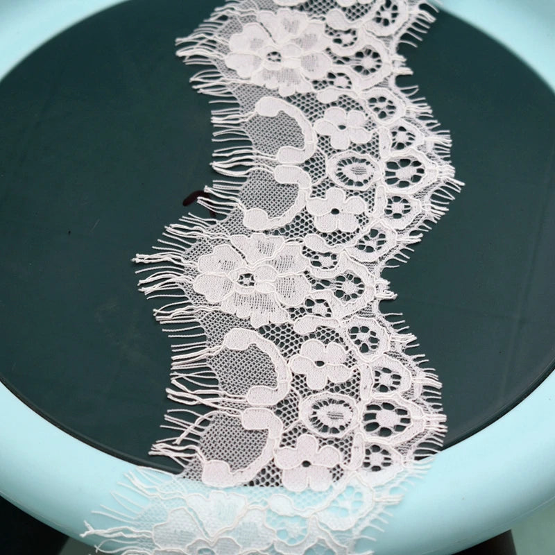 ruban dentelle blanc fleurs motifs géométriques classique polyester nylon maille écologique