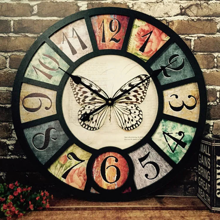 Horloge murale en acrylique et bambou vue de profil montrant son épaisseur