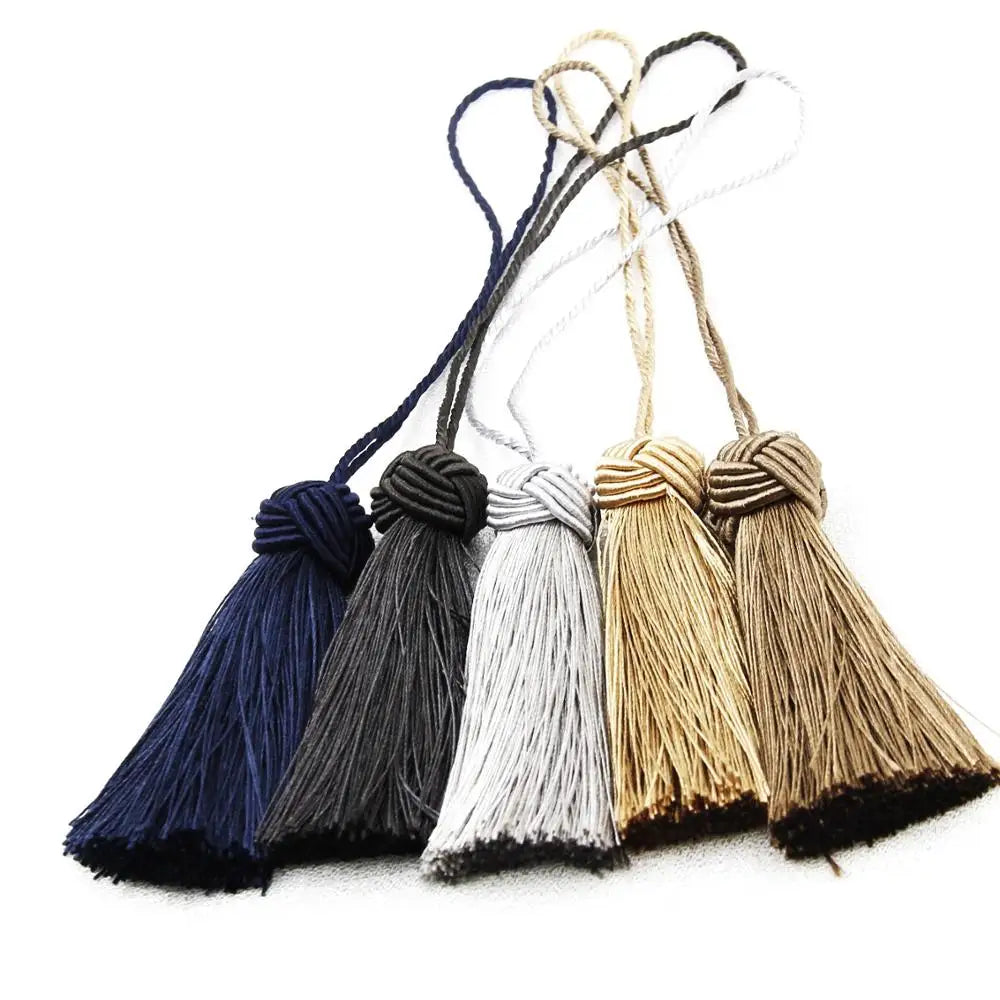 pompons franges decoration maison beige gris blanc bleu marine noir tissu élégant