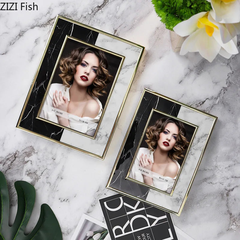 Cadre photo rectangle blanc avec texture marbre pour décoration bureau