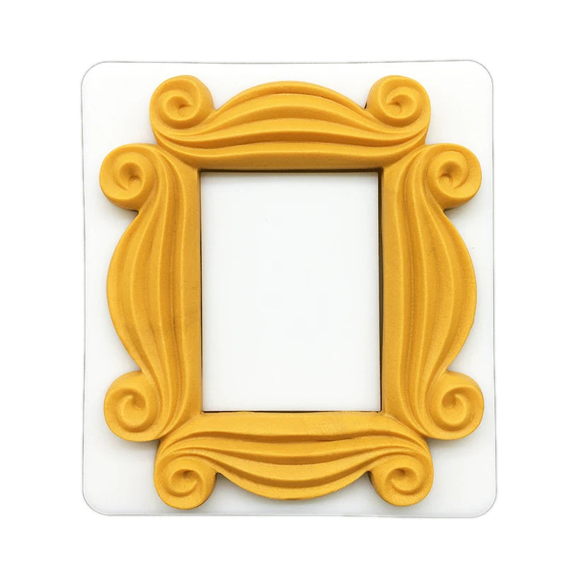 moules silicone gâteaux fondant chocolat blanc jaune motifs cadres volutes texturés baroques