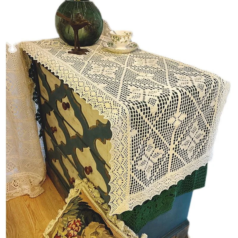 nappe crochetée motif floral géométrique rustique vintage blanc cassé verte bleue table décoration intérieure