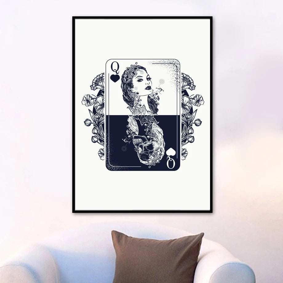 Affiche artistique représentant une femme sur une carte à jouer de la reine de cœur, entourée de motifs floraux élégants.