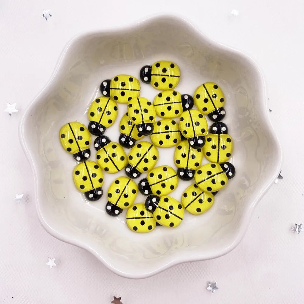 pierres colorées résine coccinelle dessin animé jaune bleu vert rouge points noirs bijoux scrapbooking