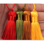 pompons soie polyester 5cm longueur 18cm corde noir rose rouge vert jaune bleu modernes