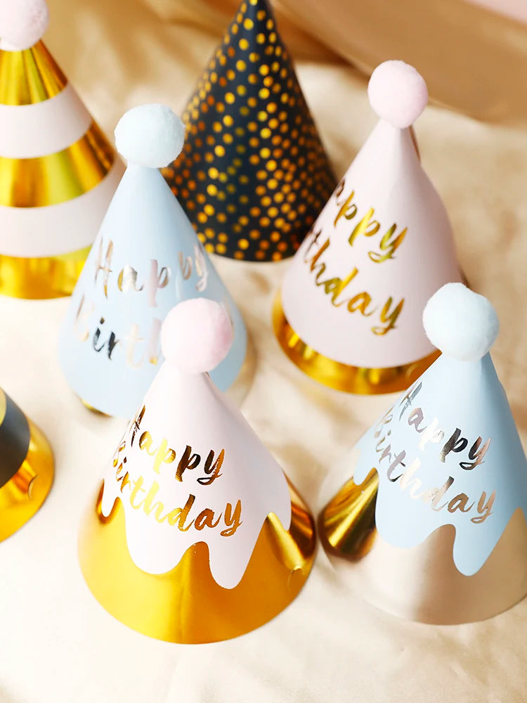 chapeaux fête anniversaire or bleu marine rayures pois dorés happy birthday moderne festif