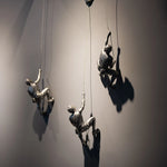 Sculpture murale dans un intérieur moderne avec décoration industrielle