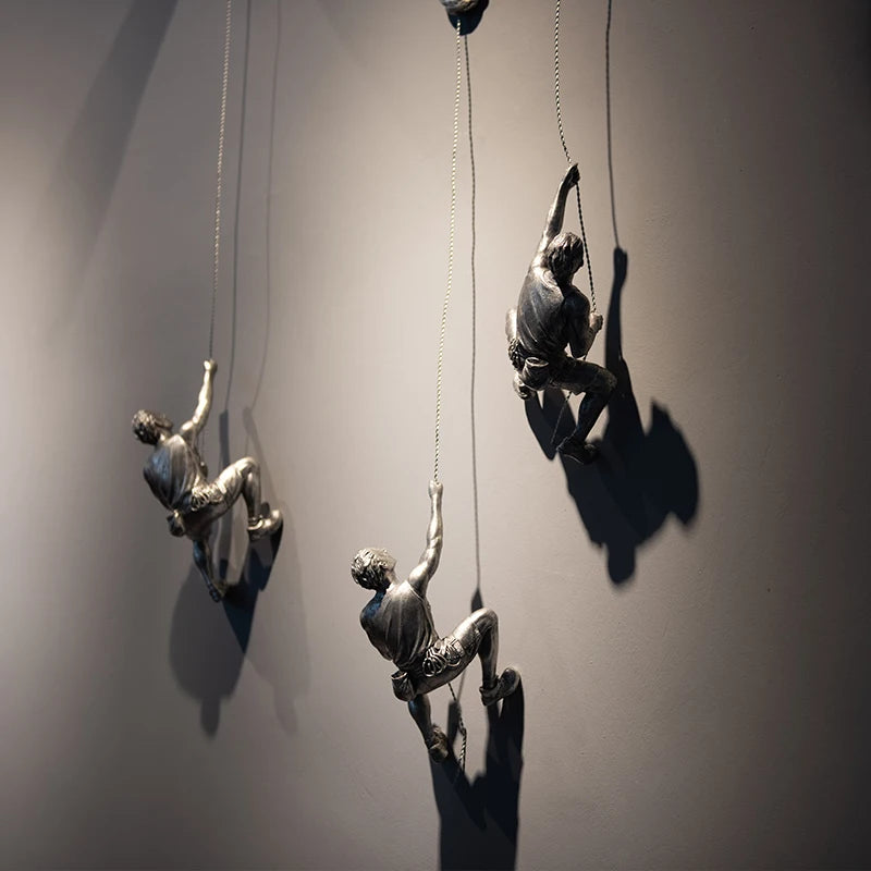Sculpture murale dans un intérieur moderne avec décoration industrielle