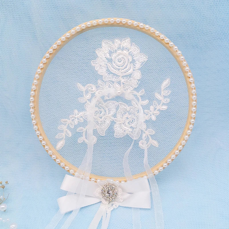 anneau mariage boîte dentelle fleurs blanc présentoir bijoux classique or blanc emballage