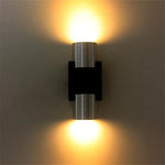 applique murale led moderne noire fixée mur vis câbles chambre coucher salon