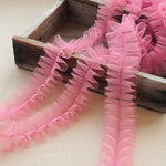 ruban tulle dentelle franges semi transparent rose clair rouge decoration tissu maille ecologique