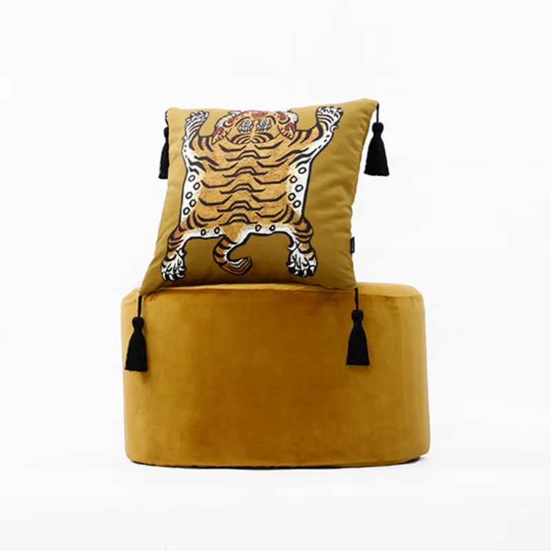 housse coussin carrée velours tigre décorative jaune pompons dorés canapé fauteuil lit