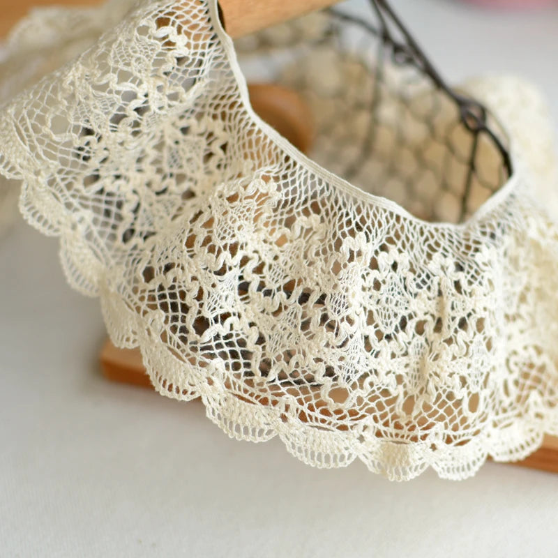 collier vintage romantique dentelle fleurée beige coton motifs floraux éthique écologique