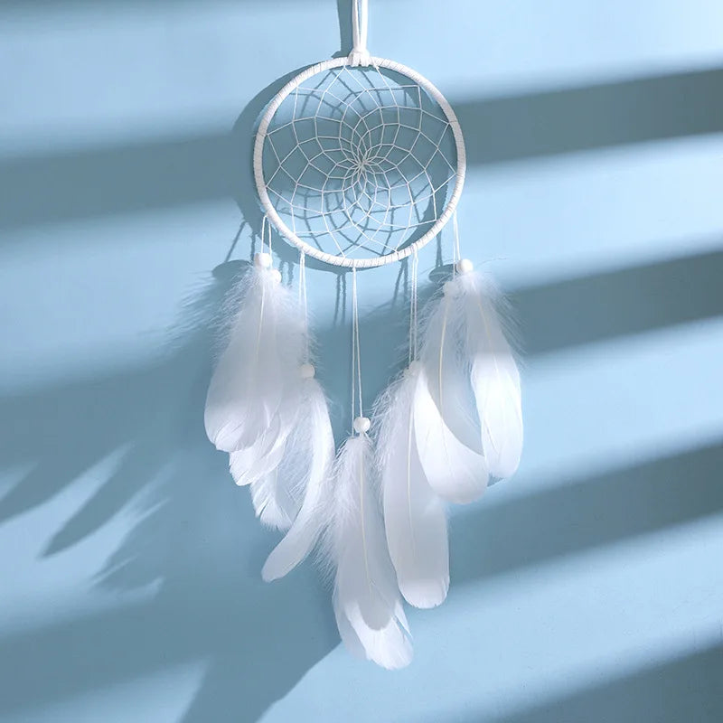 attrape rêves bleu clair gris plumes wicker boho chic chaines métalliques ornemental suspension décoration