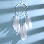 attrape rêves bleu clair gris plumes wicker boho chic chaines métalliques ornemental suspension décoration