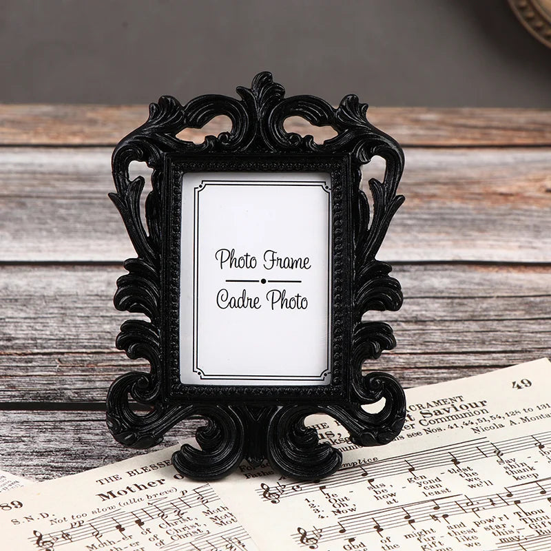 cadres photo vintage baroques rose noir blanc or volutes floraux partitions musicales potiron assiette