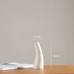 vases blancs modernes minimalistes céramique opaques fleurs artificielles table simple