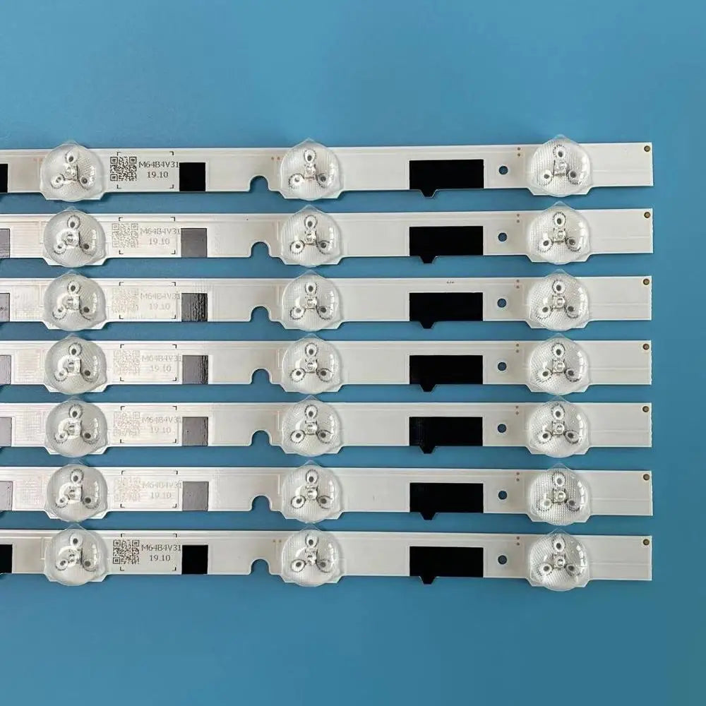 bande lumineuse led blanc moderne connecteurs qr codes textes imprimés technologie