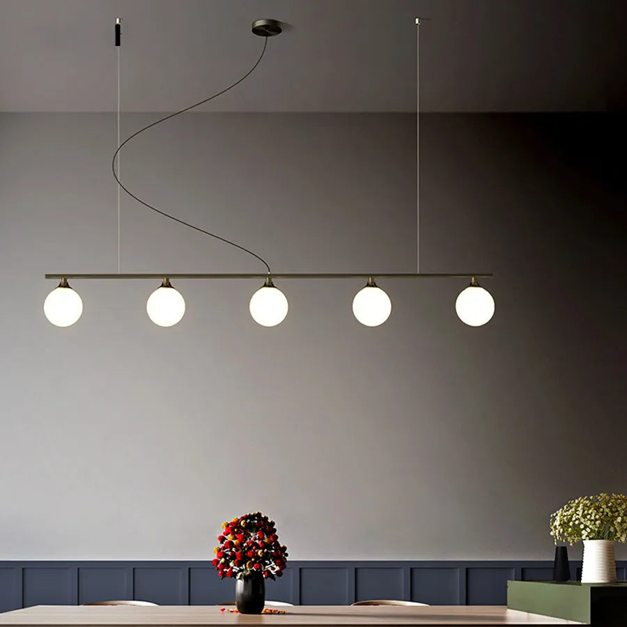 suspension lumineuse or blanc sphères translucides barre horizontale moderne minimaliste chambre salon