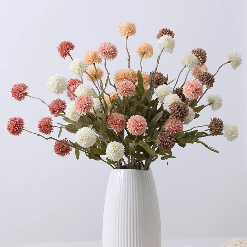 décoration intérieure moderne bouquet artificiel rose blanc violet boules fleurs feuilles vertes mariage anniversaire