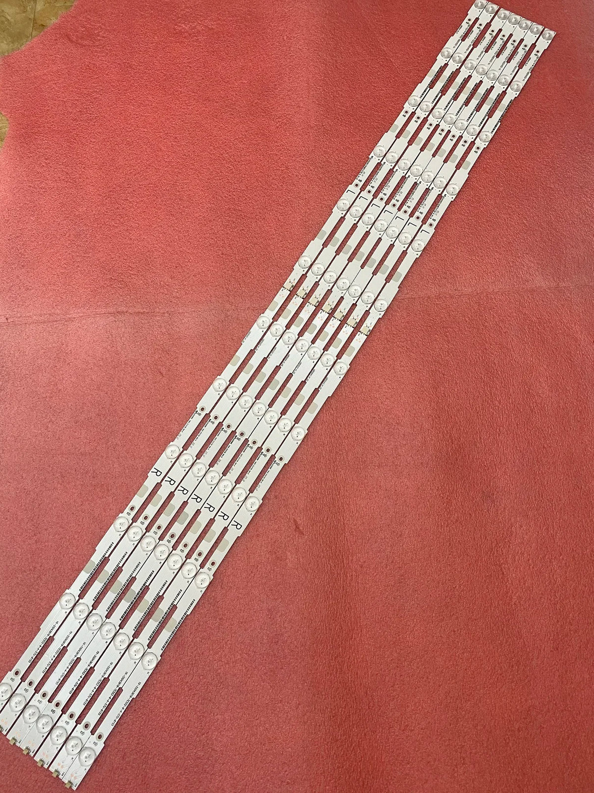 bande lumineuse led blanc gris noir moderne connecteurs imprimé numéros série