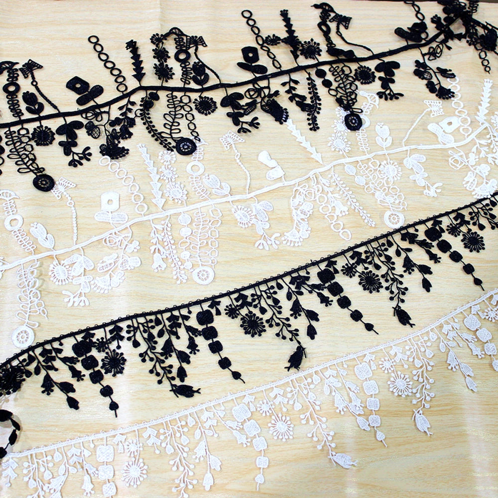 ruban dentelle fleurs motifs floraux blanc noir broderie fine coton polyester solvable ecolo travaux