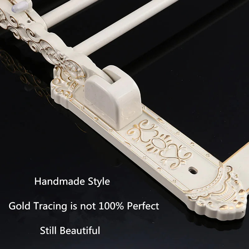 étagère salle bain blanc doré ornements sculptés finition art déco porte serviettes savon brosse