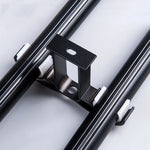 Support double tringle à rideau avec rideaux beiges