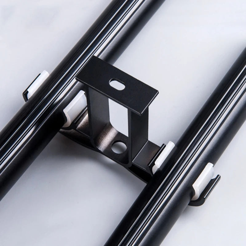 Support double tringle à rideau avec rideaux beiges