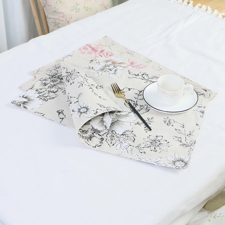 serviettes table rectangulaires coton polyester fleurées beige noir rose clair farmhouse vintage respectueux environnement