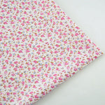 tissu coton imprimé fleurs roses bleues classique blanc patchwork bricolage artisanal scrapbooking jeux poupées