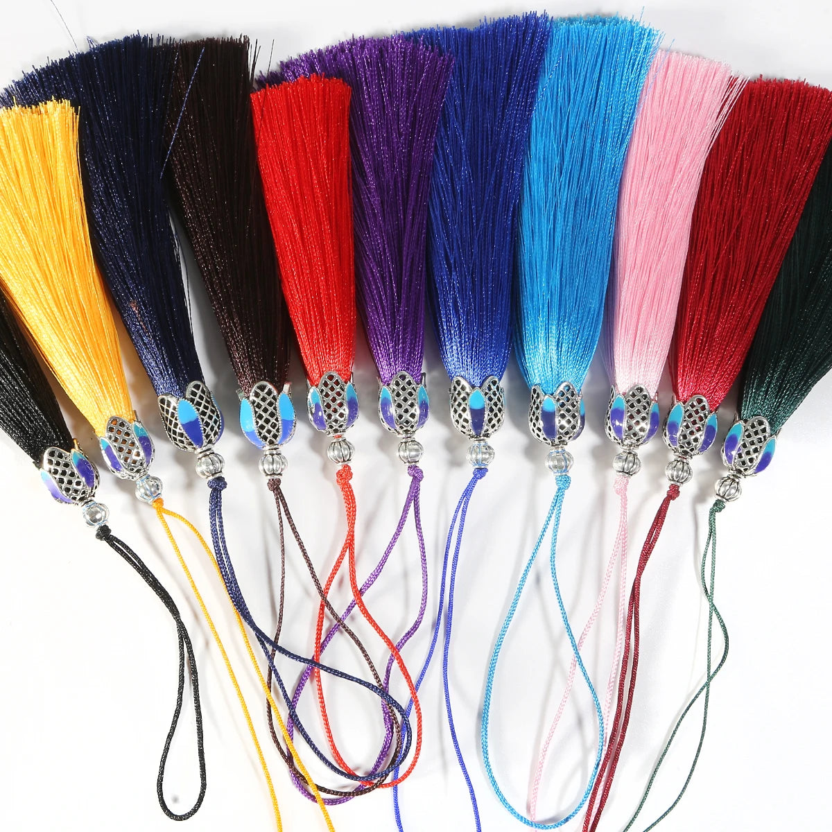 pompons polyester couleur noir rouge bleu vert jaune élégants décoration textile maison bricolage