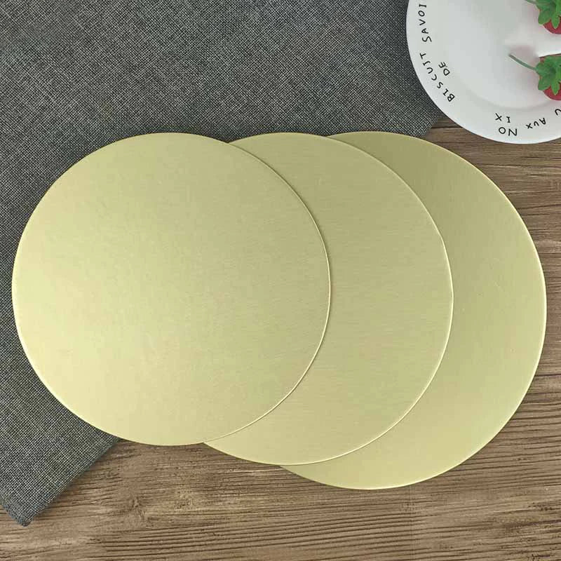 assiettes rondes dorées unies modernes respectueuses environnement opaques variées tailles pâtisserie