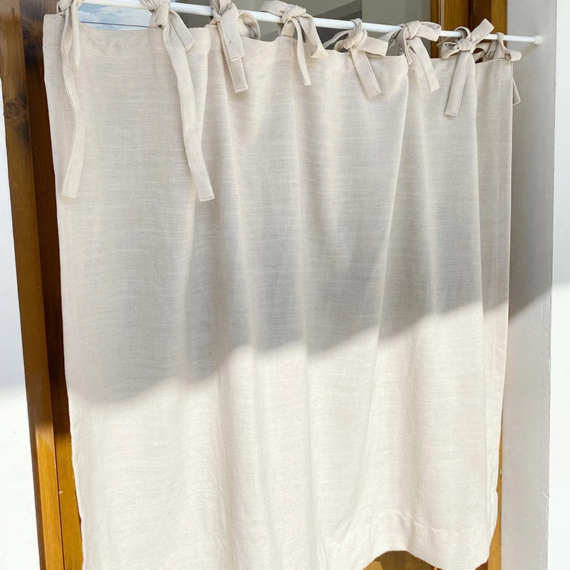 rideau moderne polyester coton beige clair texture légèrement rugueuse opacité fixations rubans minimaliste maison