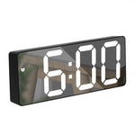 horloge numérique moderne écran LED noir blanc vert números lumineux anti perturbation snooze mode