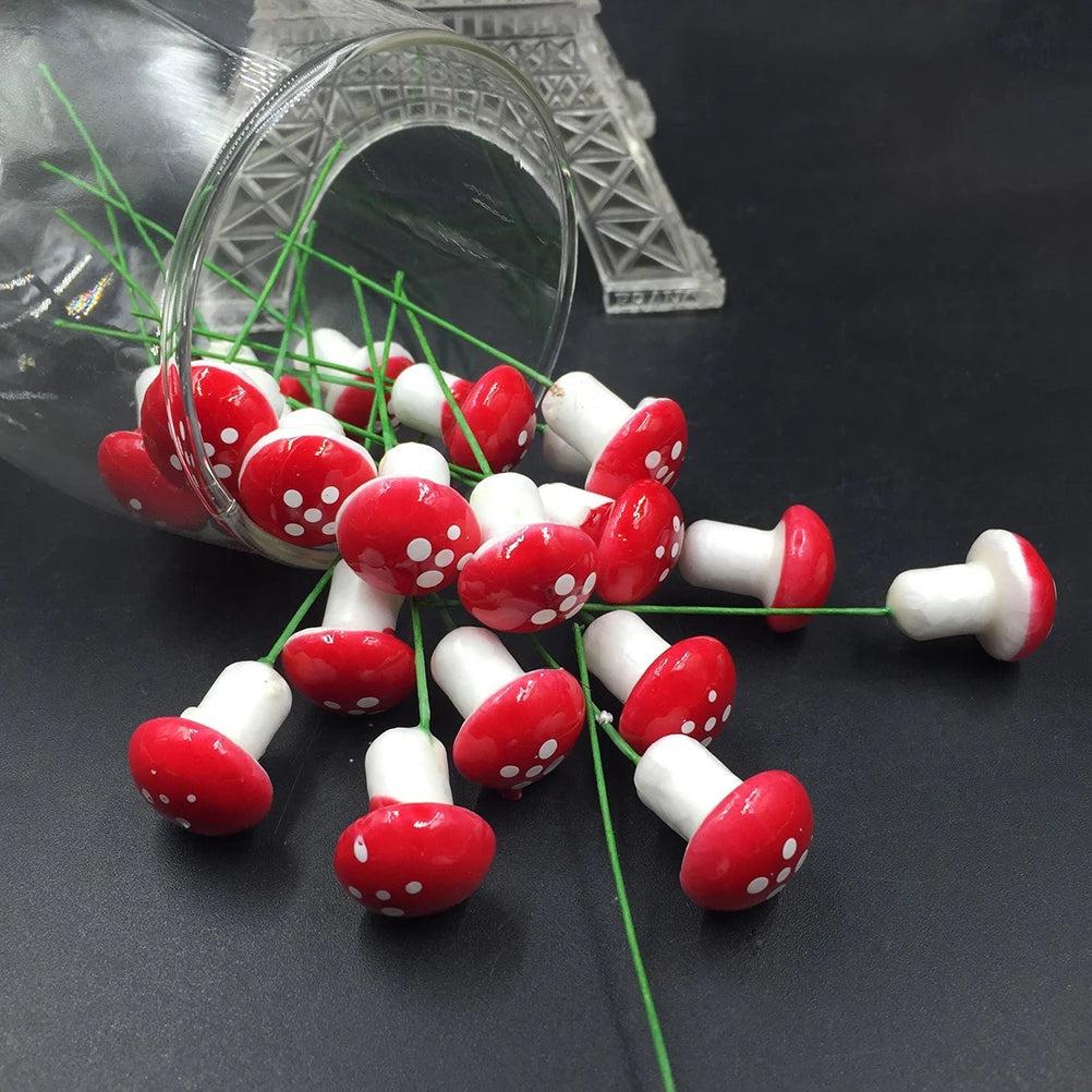 champignons decoratifs miniatures rouge blanc jardin decoration exterieure tringles vertes naturelle magique