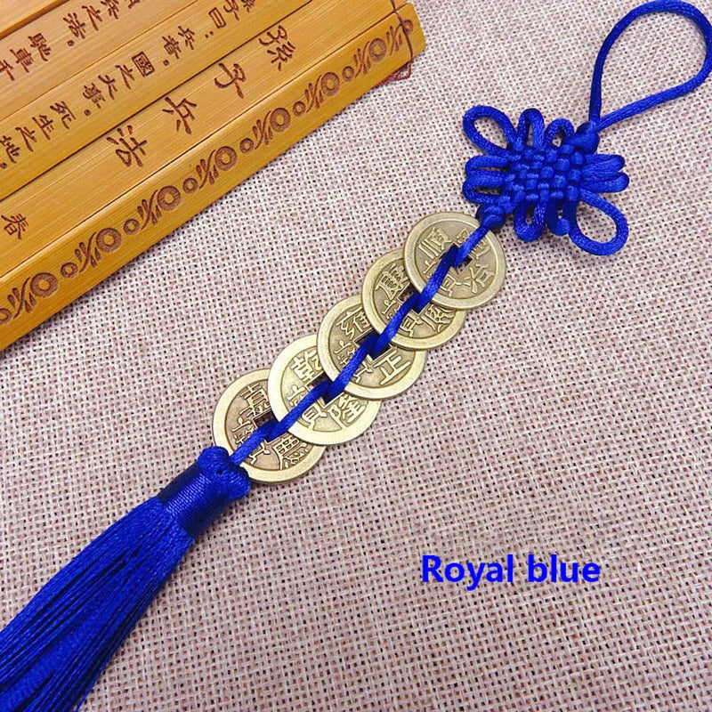 porte clés chinois artisanal rouge bleu royal motif traditionnel tissu satiné pompon métal