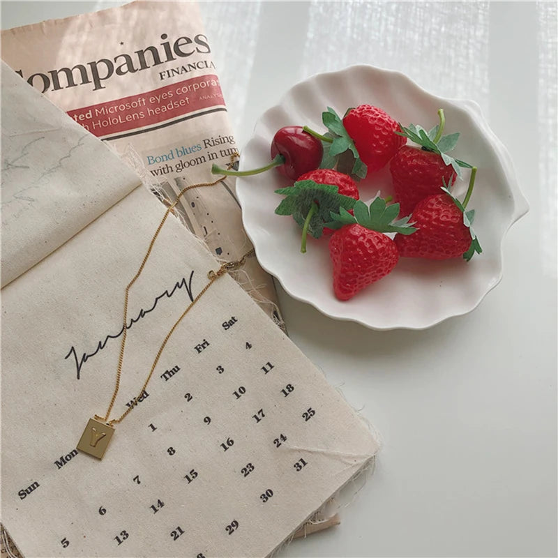 assiettes blanches modernes céramique lisses rangement présentation alimentaire set tailles différentes
