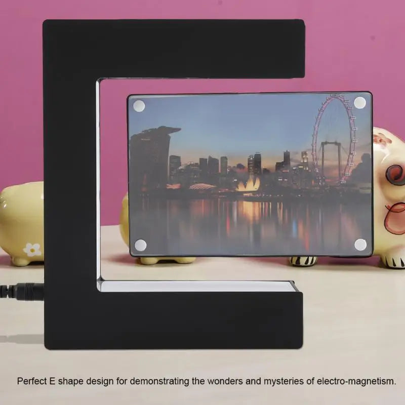Cadre photo flottant allumé avec LED dans une pièce sombre
