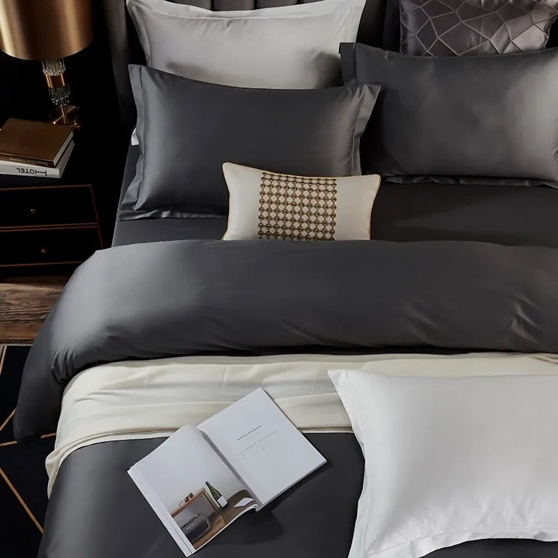Parure de lit gris dans une chambre à coucher moderne