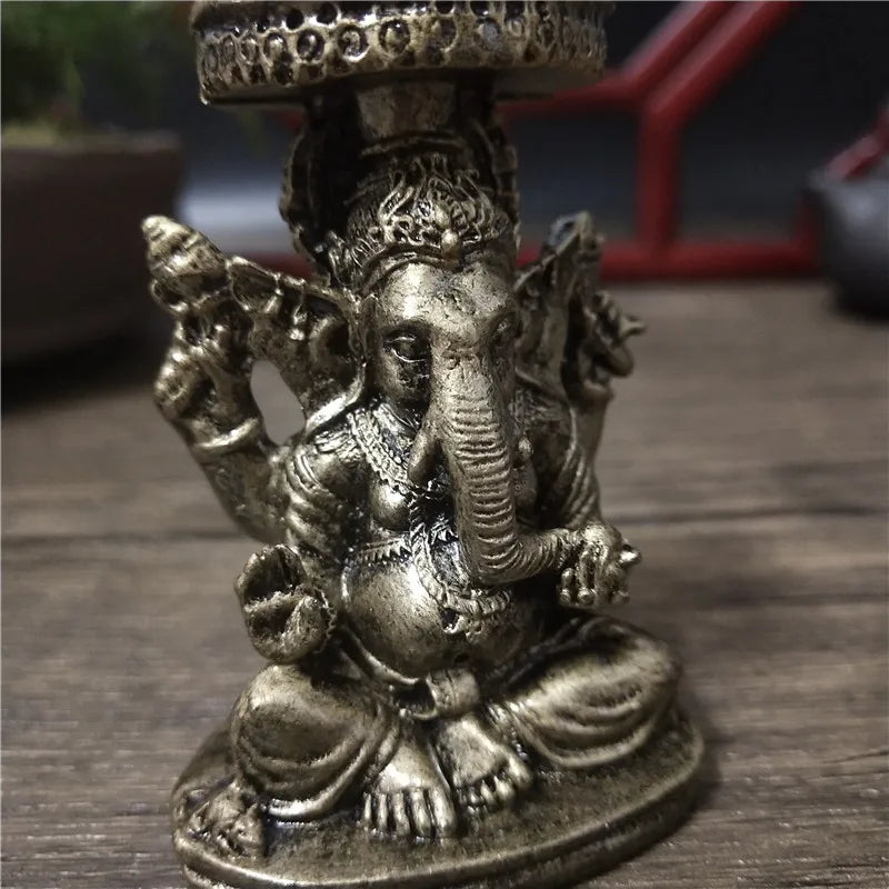 statue ganesha dorée résine ornements complexes décoration intérieure artisanale traditionnelle bouddhiste éléphant multiple bras
