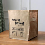 Cube de rangement en jute sur étagère