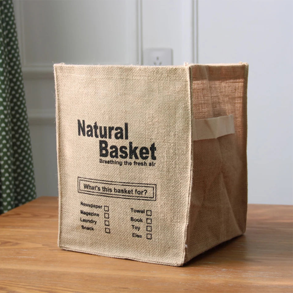 Cube de rangement en jute sur étagère