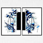 Deux panneaux illustrant des formes et des éclaboussures de couleur bleue sur fond noir, mettant en valeur des boutons de commande stylisés.