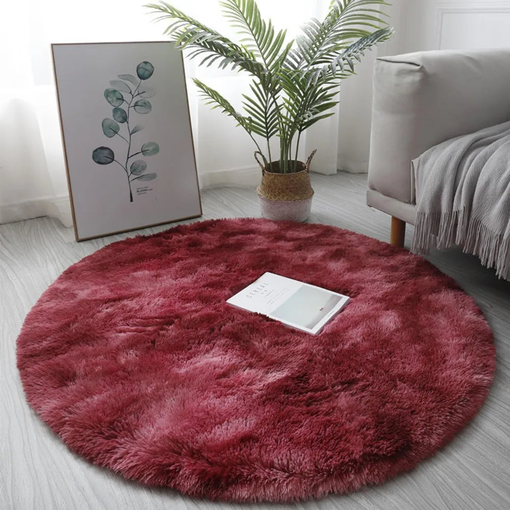 Tapis rond shaggy vert clair dans une chambre d'enfant