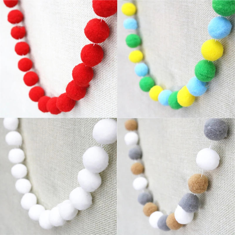collier créatif coloré boules feutre rouge blanc gris beige jaune anniversaire noël mariage